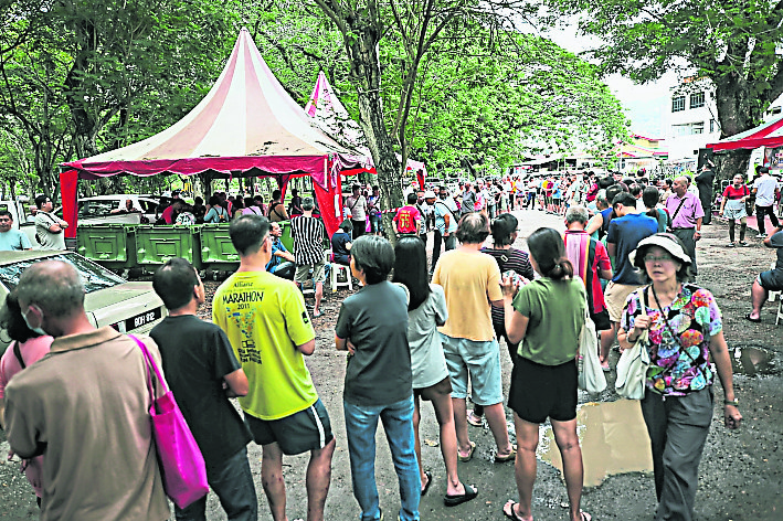 （大北马）沈志勤推“榴梿旅游” 吸引游客到新港爬榴梿山 