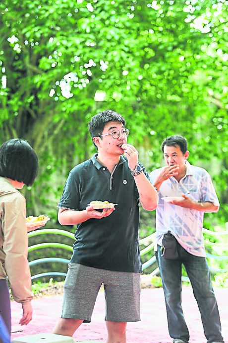 （大北马）沈志勤推“榴梿旅游” 吸引游客到新港爬榴梿山 