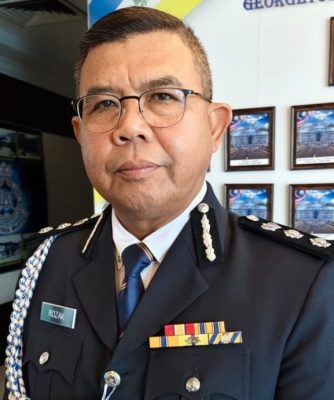 （大北马）用手枪握把攻击女司机致伤，男子被捕警起获手枪子弹