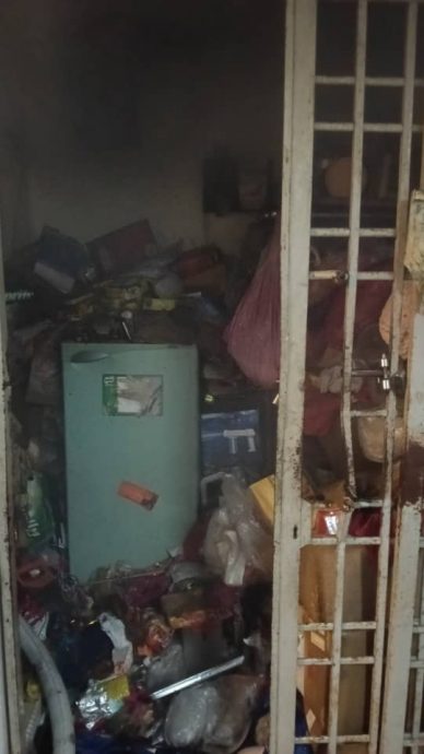 （大北马）白云山公寓单位失火，堆满回收物增救灾难度