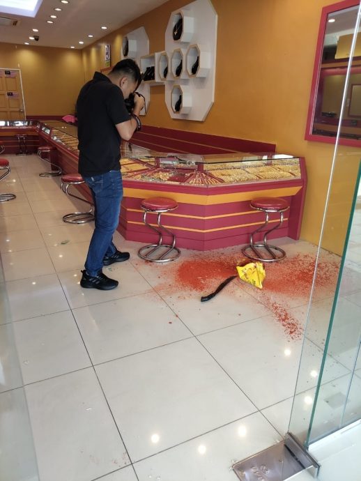 (大北马)蒙面独匪闯瓜镇金铺打劫