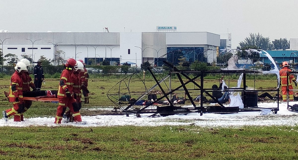 飞机遭鸟击坠毁槟机场? 原来是演习