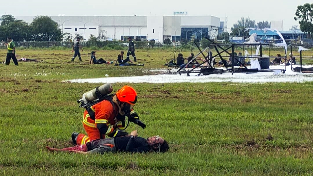 飞机遭鸟击坠毁槟机场? 原来是救援演习