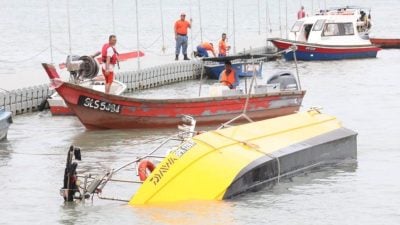【视频】快艇翻覆3死2失踪案 | 仍持续搜救 快艇没发现失踪者