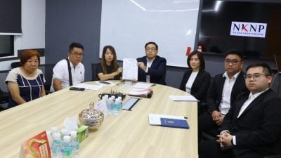 5岁男童被遗留校车死亡案  家属向四造索偿205万