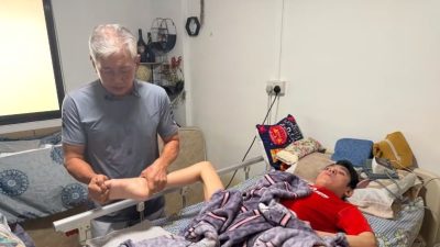 日夜不离全职顾病儿 他是儿子口中的英雄爸