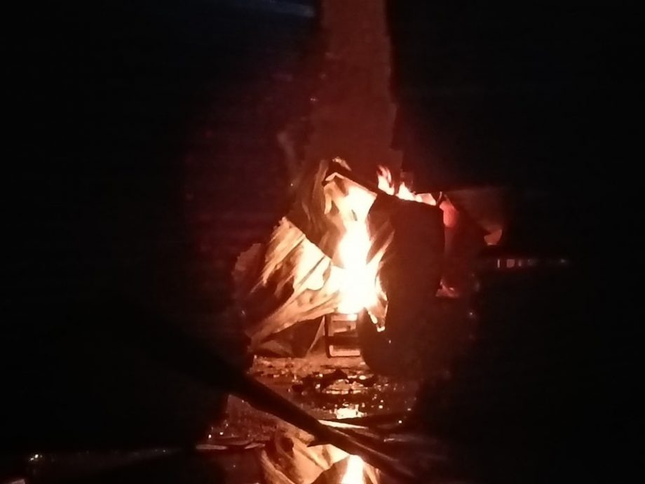 (已签发)柔:储煤气桶店屋失火传爆炸巨响 3男烧伤送院治疗
