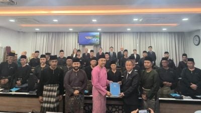 古来8华人村长宣誓就任 独缺新港唐月明