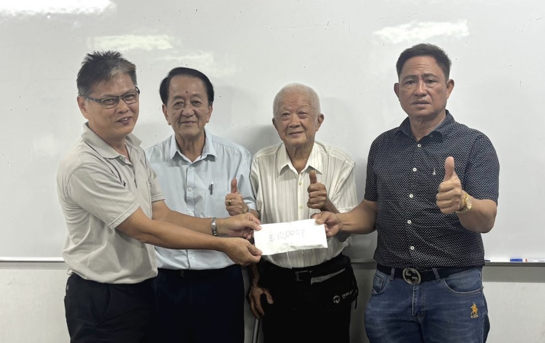 (已签发)柔:**可版头**昔独中工委会颁清寒子弟助学金,19人各获500令吉