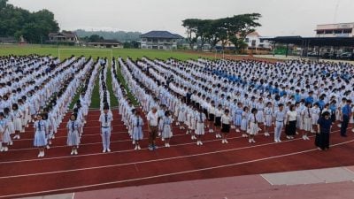 吴小燕病逝 |  銮中召集董事  为吴小燕默哀