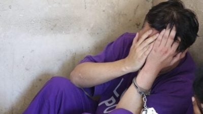 对情侣吐口水踢车   40岁狮城男延扣至12日助查