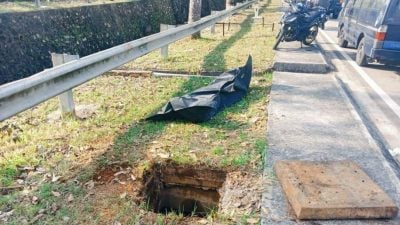 摩托车失控 36岁骑士摔落坑洞亡