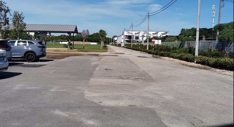 (已签发)柔:**教育版头**曾敏凯到访麻坡与巴莪国会选区 为6校捎来24万9000令吉