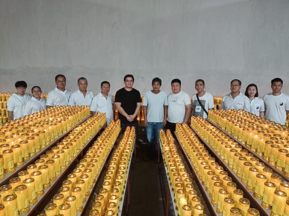 (已签发)柔:新加望城隍庙谷阴殿庆神诞 1万1664盏祈福灯创纪录