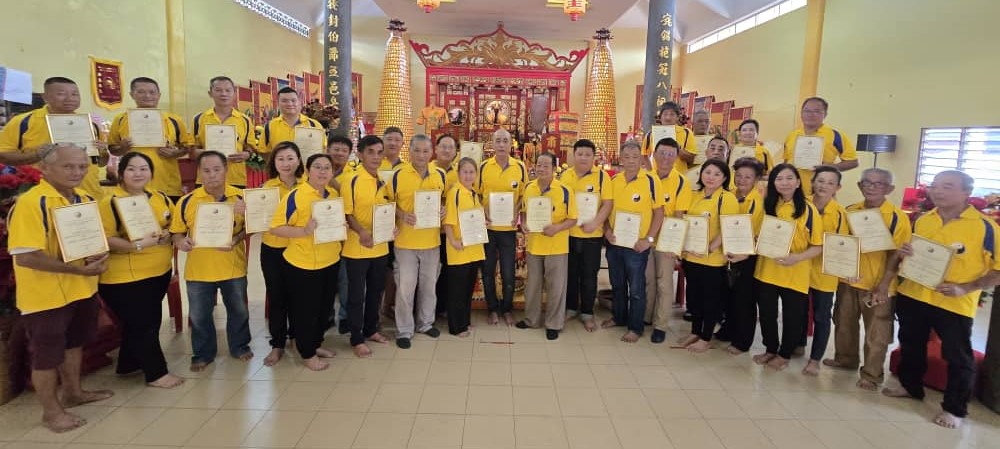 (已签发)柔:新加望城隍庙谷阴殿庆神诞 1万1664盏祈福灯创纪录