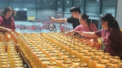 新加望城隍庙谷阴殿庆神诞   1万1664盏祈福灯创纪录