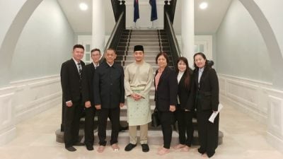 新邦令金区村长  大臣官邸宣誓就任