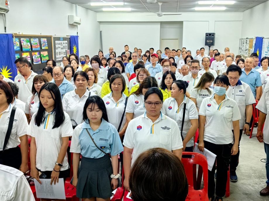 (已签发)柔:新邦令金马华通过12提案 坚决反对与行动党一起上阵