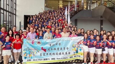 本报活动 | 华仁中学校庆义卖会 10舞团呈献百人迎宾舞