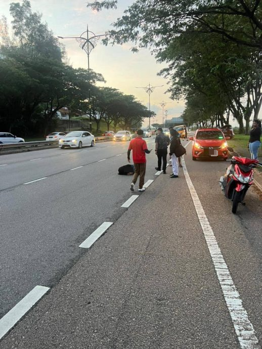 (已签发)柔:汽车失控追尾学校客货车 39岁女司机抛飞车外亡