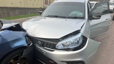 汽车闯入反向车道后续行驶  毒驾司机遭警方逮捕归案