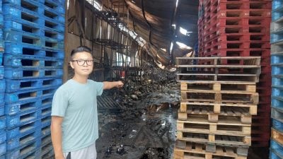 业者指控消防栓无法出水   杂货店仓库大火烧掉500万
