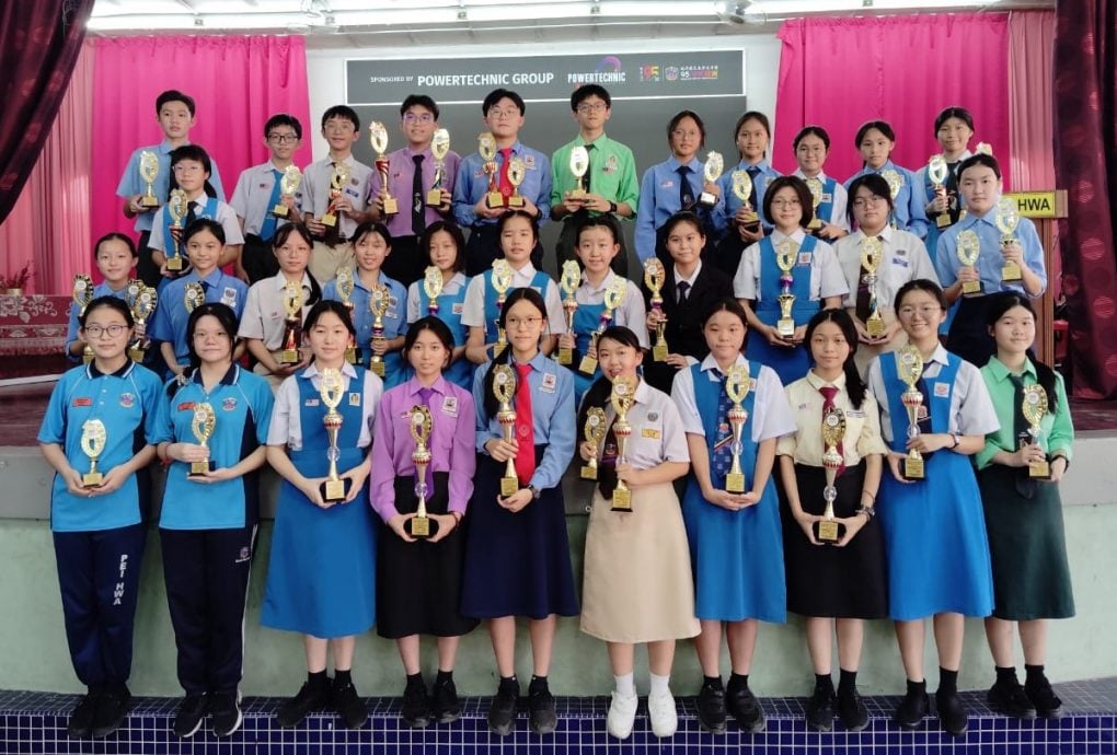 (已签发)柔:**版头**东甲县国中华文嘉年华 培华华中夺全场总冠军