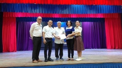 利丰港培华独中宣布   明年调整学杂费与宿舍费