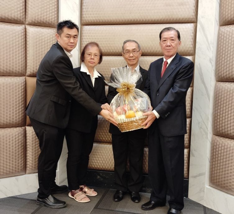 （已签发）柔：**版头**麻海南会馆新届理事就职　何子孟吁政府珍惜人才