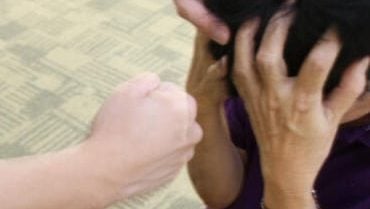不肖子讨钱施拳 闹杀父母再跳楼