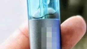 儿染电子烟瘾 父母含泪举报