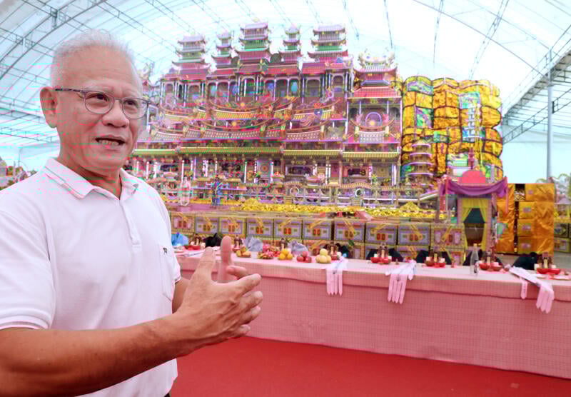 (已签发)柔:狮城二三事:孝子花近百万办功德 焚9公尺‘豪宅’祭亡母
