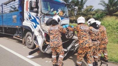超车酿擦撞失控入反方向   车撞拖格罗里巫裔母子夹毙