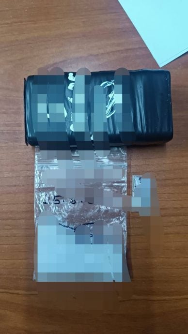 (已签发)柔:遇截停踩油门逃 警扣2外籍男女搜出毒品