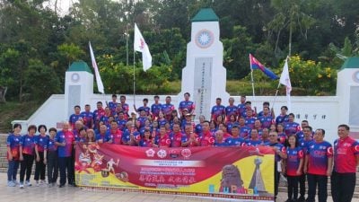 全国华人文化节峇株站   火炬传至亚依淡二战纪念碑