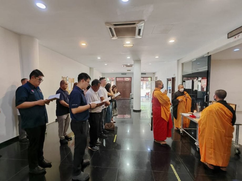 （已签发）毙命家中女副校长   遗体火化今日出殡