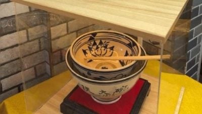 王鹤棣用过碗筷被供起来   商家被赞“懂流量”惹热议