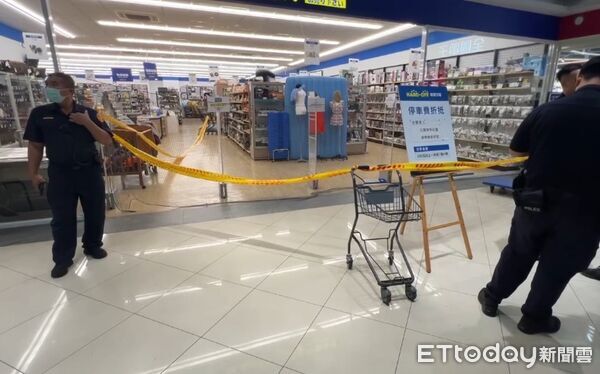 （已签发）男子卖场挥刀  警枪走火击颈命危