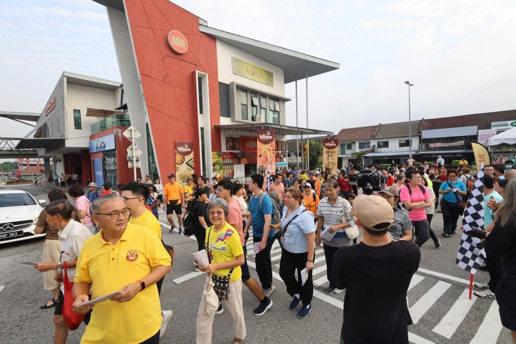 (早报主文)大都会/逾500人参与八打灵再也旧区“发现老街.城市寻宝” 朝阳下漫步感受老城温度
