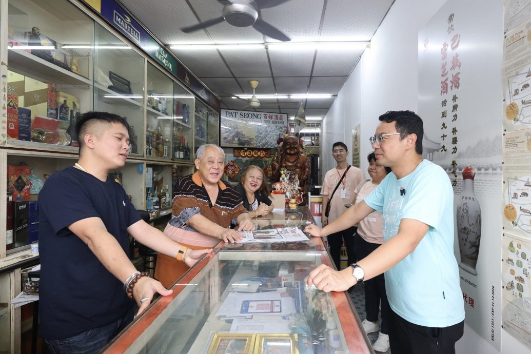(早报主文)大都会/逾500人参与八打灵再也旧区“发现老街.城市寻宝” 朝阳下漫步感受老城温度