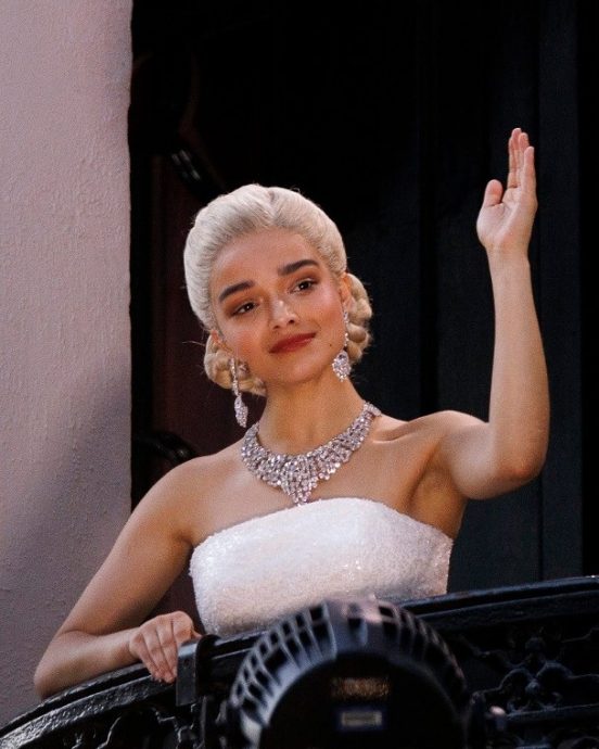 (明8am)丽采查格勒演舞台剧惹议 观众露天苦候中暑入院