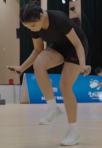 (有视频)绳子消失术? 无影脚跳绳破世界纪录