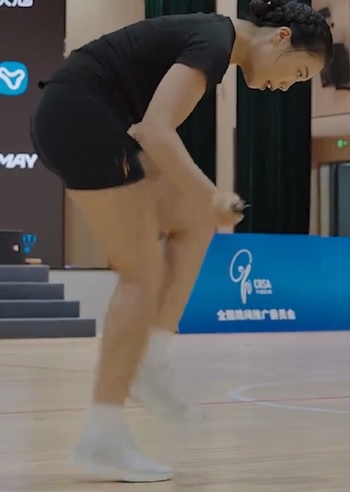 (有视频)绳子消失术? 无影脚跳绳破世界纪录