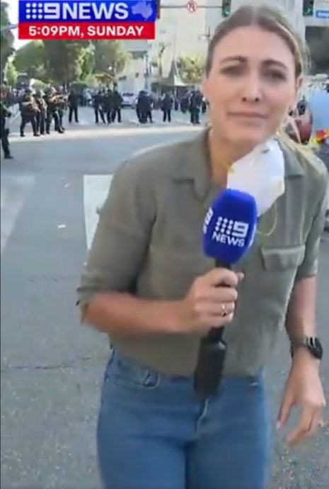 (视频)澳洲电视记者直播中遭发射橡皮子弹 新华社记者中催泪弹