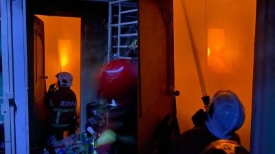 联排别墅夜晚失火 幸未酿人命伤亡