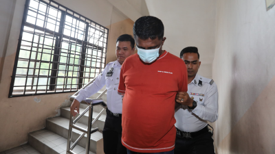 视频| 蓄意撞车男今早被控 怒怼媒体被警方劝阻