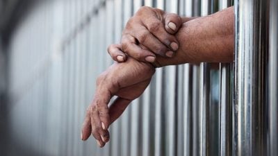 18年人生被否定 男子毕业前20刀弑母 判监19年10月