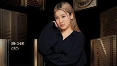 郑欣宜北京现身穿龙袍  复出补位《歌手2025》