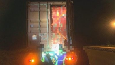涉走私烟酒藤条冷冻肉  警侦破5案起逾千万财物