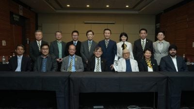 在任32年阿邦卡林卸任  陈贞荣掌砂工商会